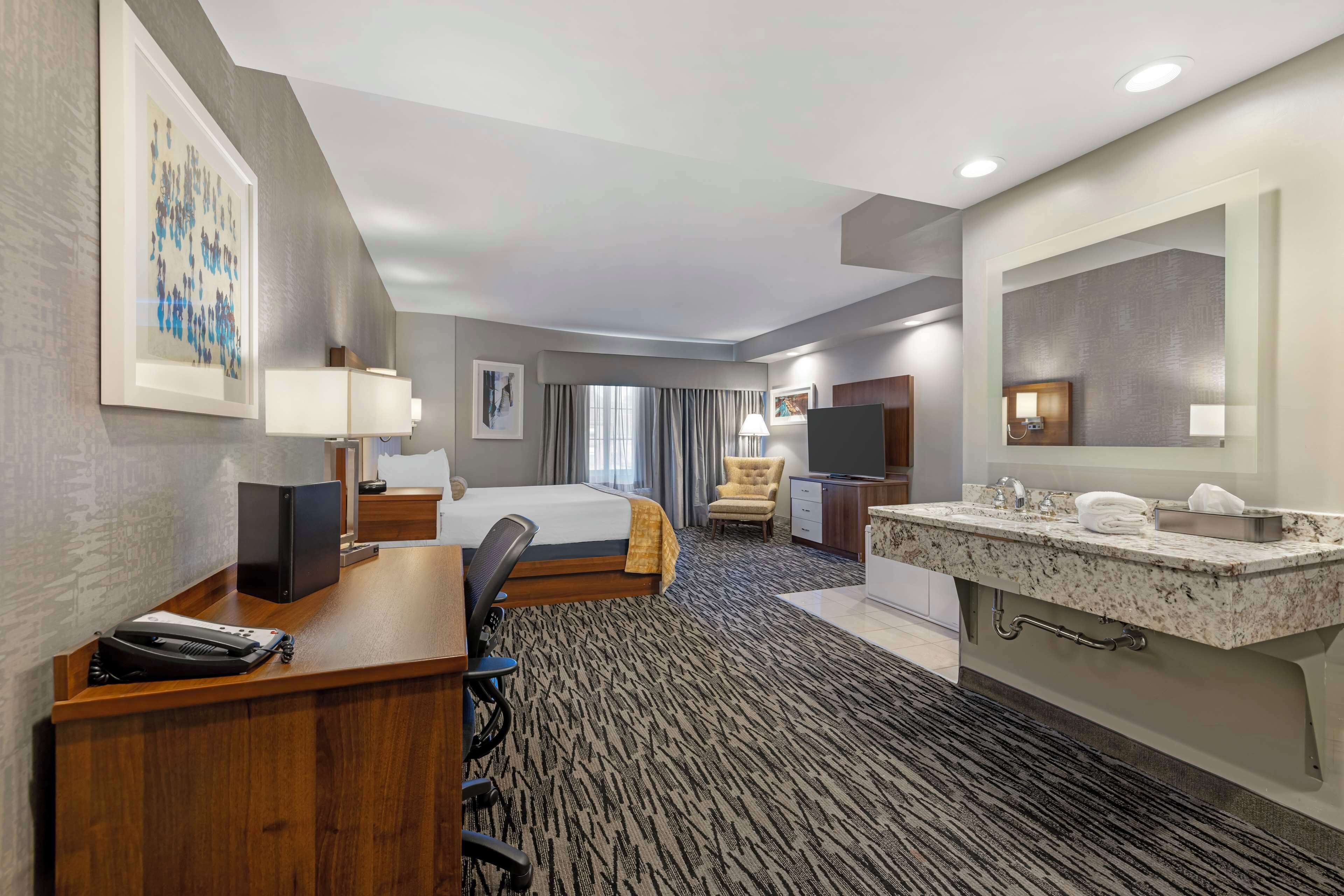 suite, 1 king bed, non smoking, jetted tub | desk, laptop workspace, blackout curtains, iron/ironing board