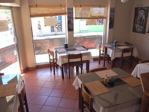Breakfast and lunch served, local cuisine