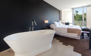 Chambre Junior | Literie de qualité, minibar, coffre-fort, bureau
