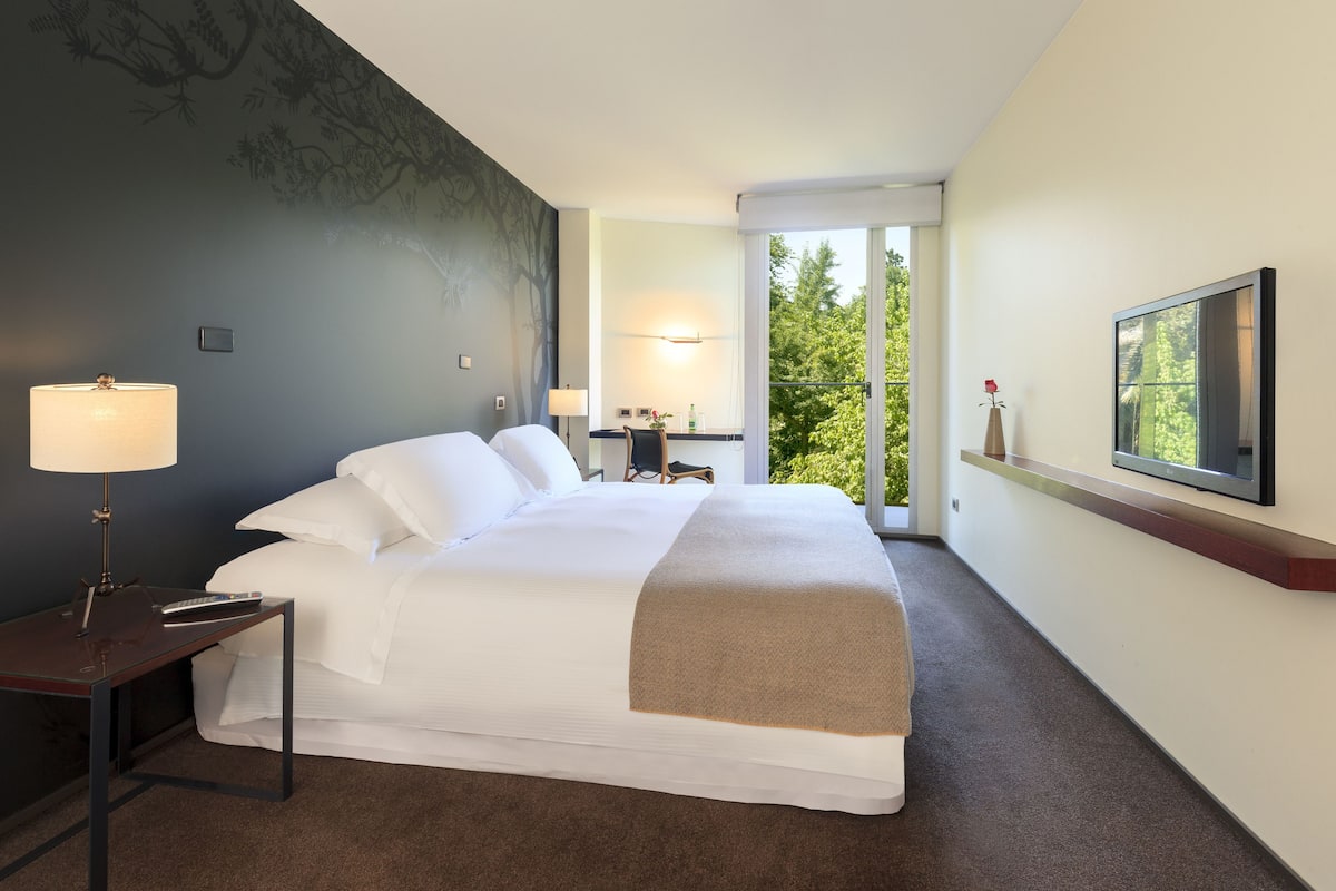 superior double room | premium bedding, minibar, in-room safe, desk