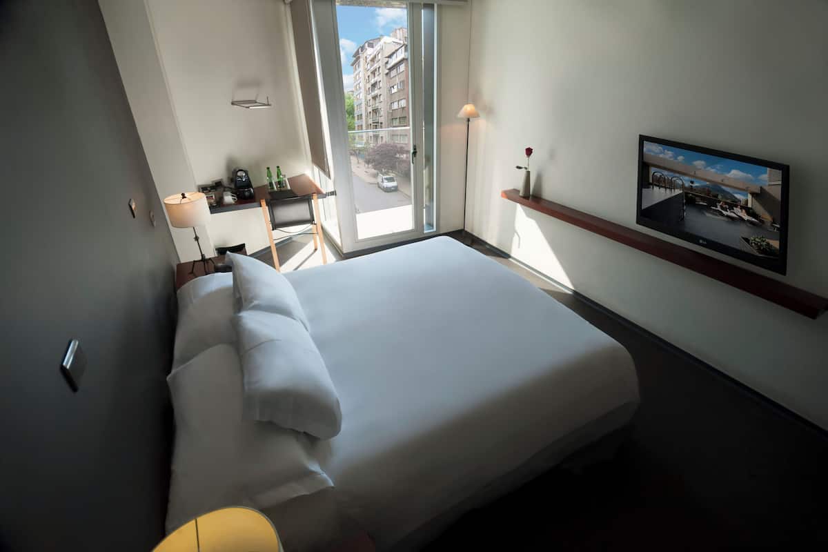 Chambre Standard double | Literie de qualité, minibar, coffre-fort, bureau