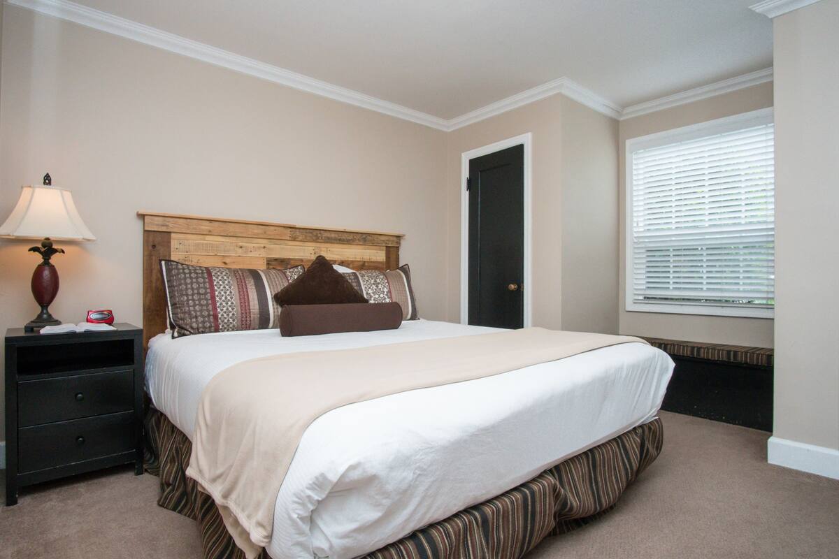 Suite Classique, 1 très grand lit et 1 canapé-lit, cuisine | Fer et planche à repasser, Wi-Fi gratuit, ameublement personnalisé