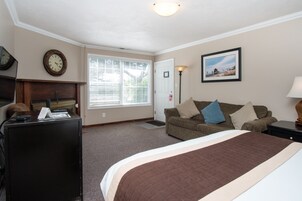 Premier Studio Suite, 1 Queen Bed with Sofa bed, Fireplace | Individually furnished, iron/ironing board, free WiFi, bed sheets