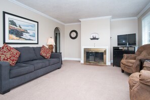 Suite, 1 camera da letto, cucina | Soggiorno | TV a schermo piatto, lettore DVD