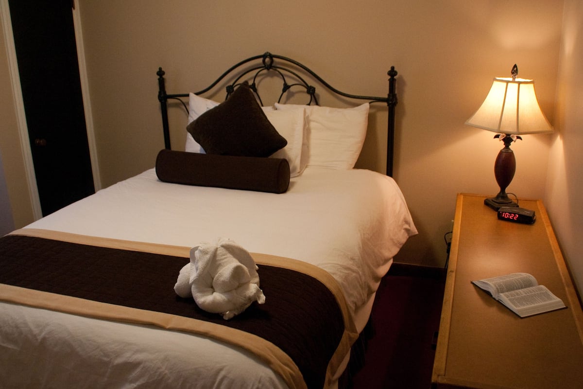 Basic Suite, 1 Bedroom | Iron/ironing board, free WiFi, bed sheets