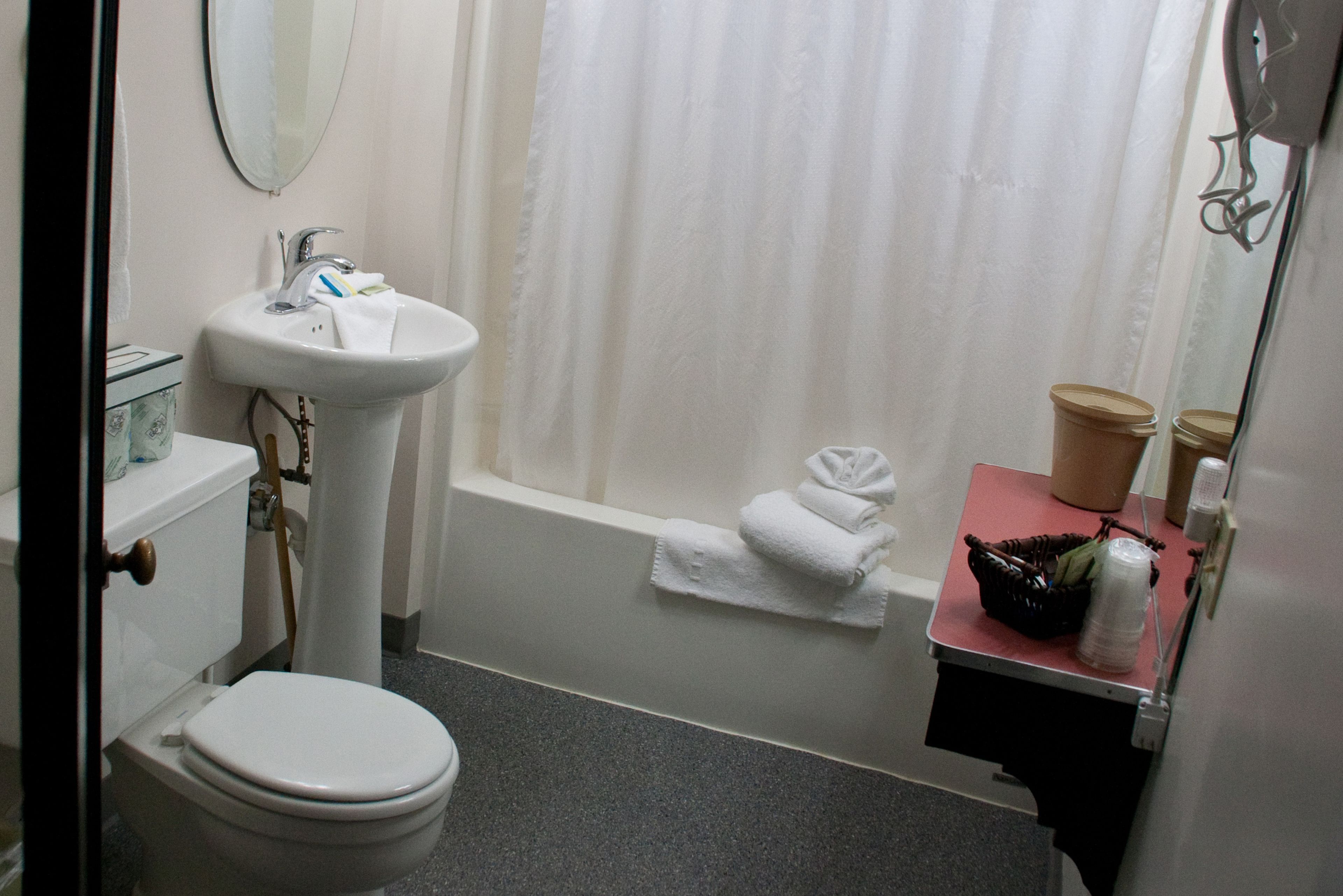A bathroom with a toilet, sink, and bathtub.