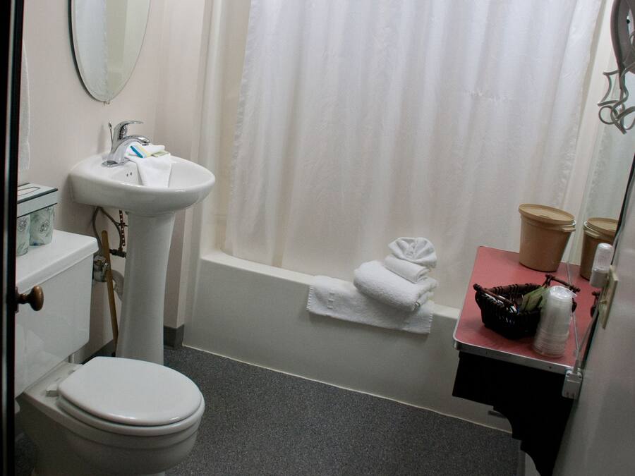 A bathroom with a toilet, sink, and bathtub.