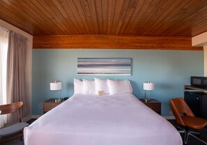 Laptop workspace, blackout drapes, iron/ironing board - The Ocean Front at Seaside (Seaside)