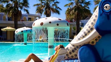 2 outdoor pools, sun loungers
