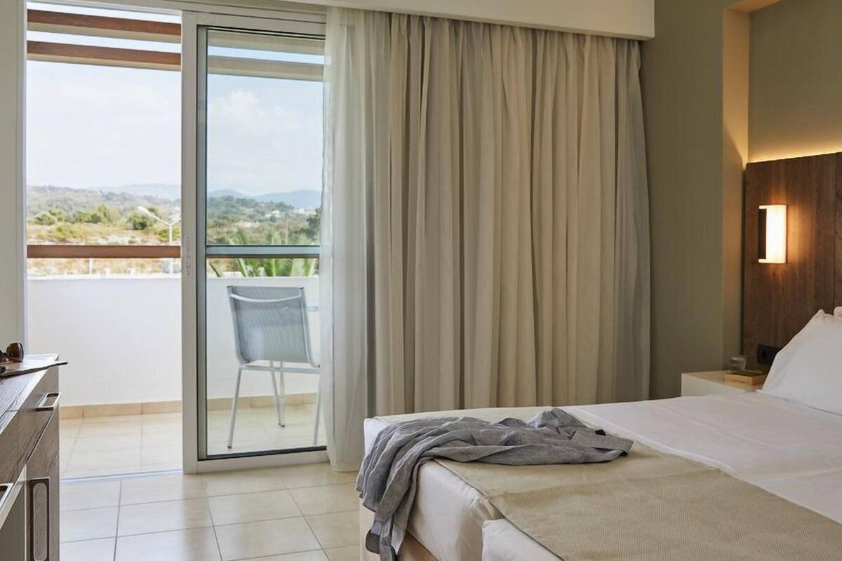Double Room, Mountain View | Desk, blackout drapes, cribs (free), rollaway beds (free)
