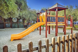 Children’s play area – outdoor