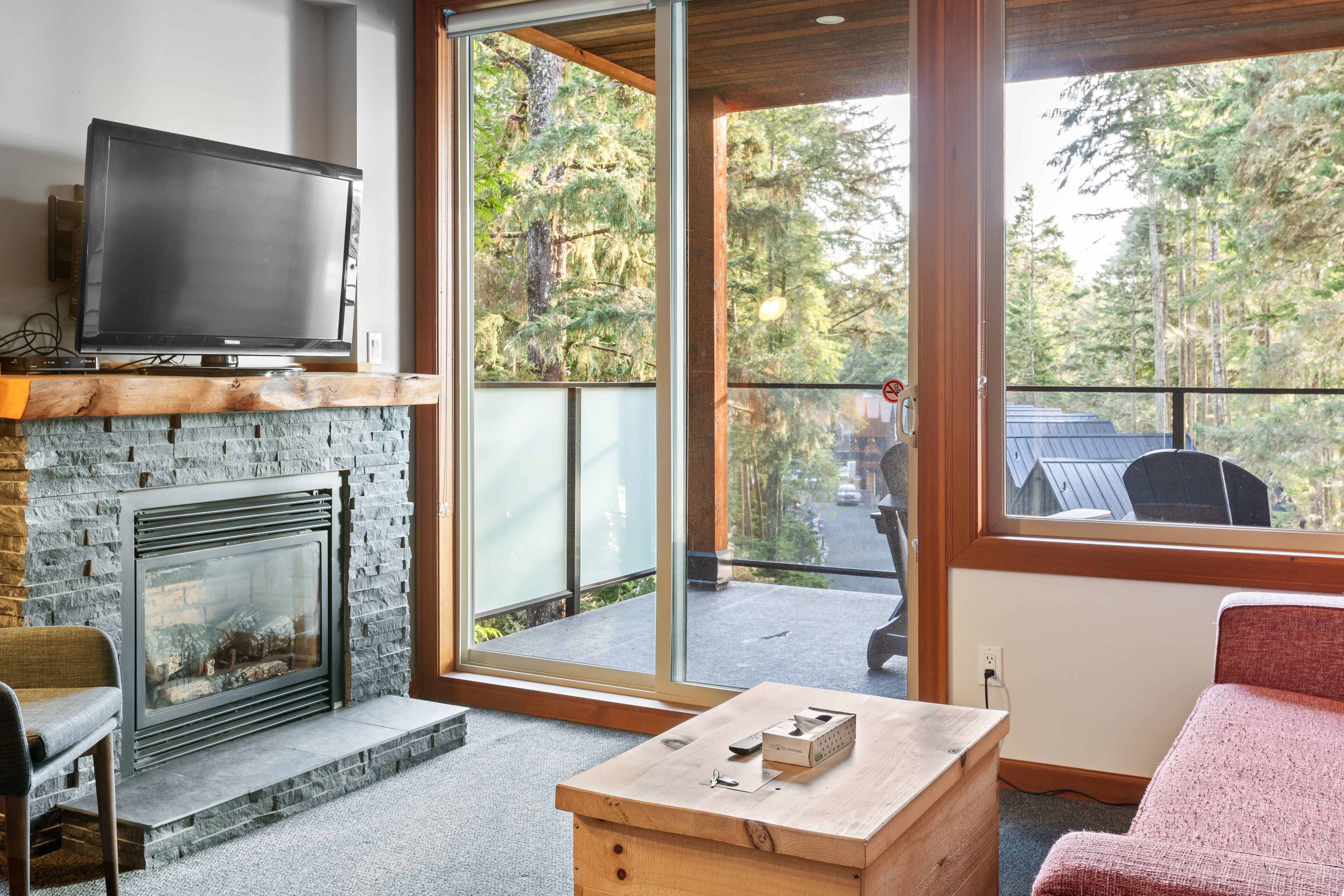 the lodge suites (no kids or pets) | living area