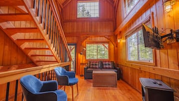 Cabin, 2 Bedrooms (Starboard Side) | Living area