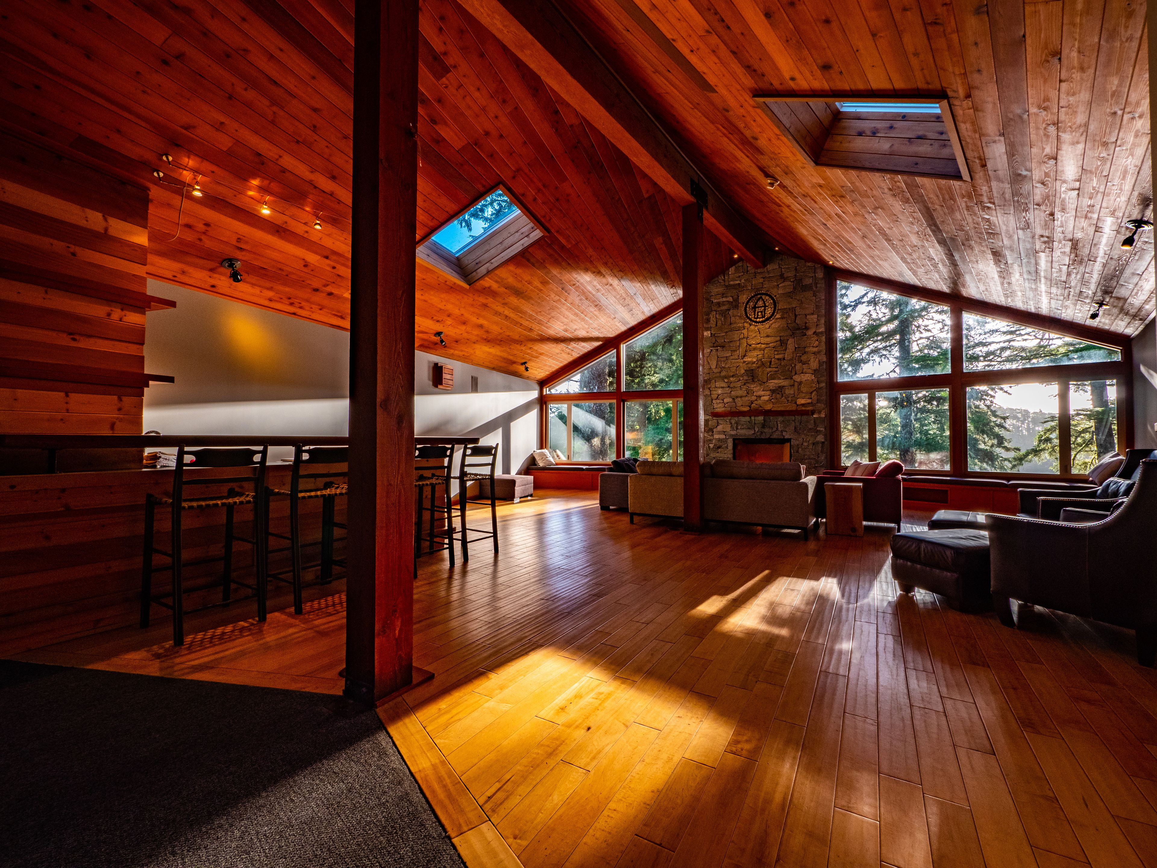 the lodge suites (no kids or pets) | living area