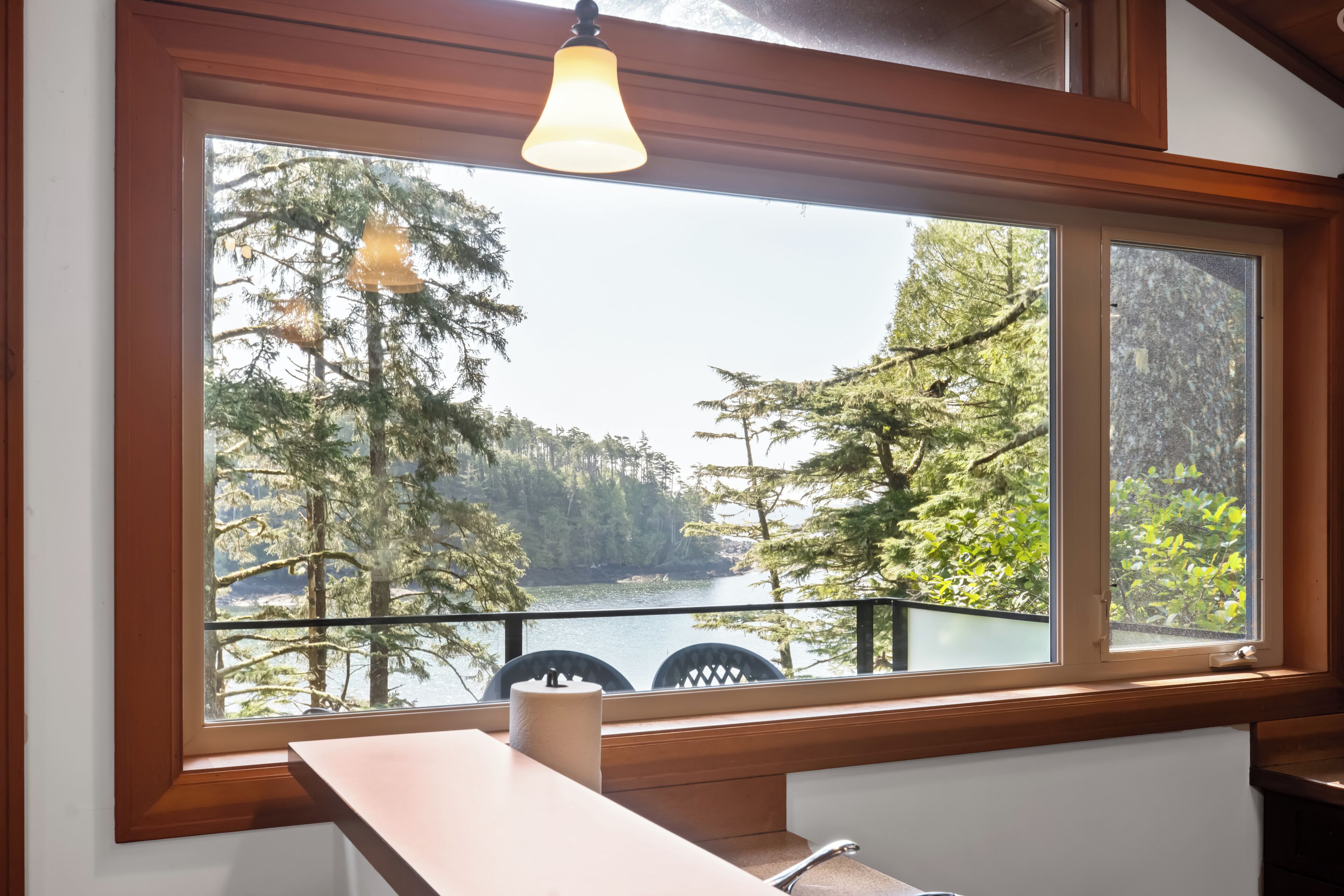 cabin, 2 bedrooms, oceanfront (nest)  | living area