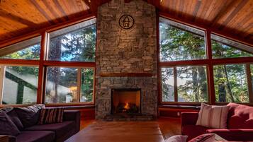 Suite (No Pets, No Kids) | Coin séjour