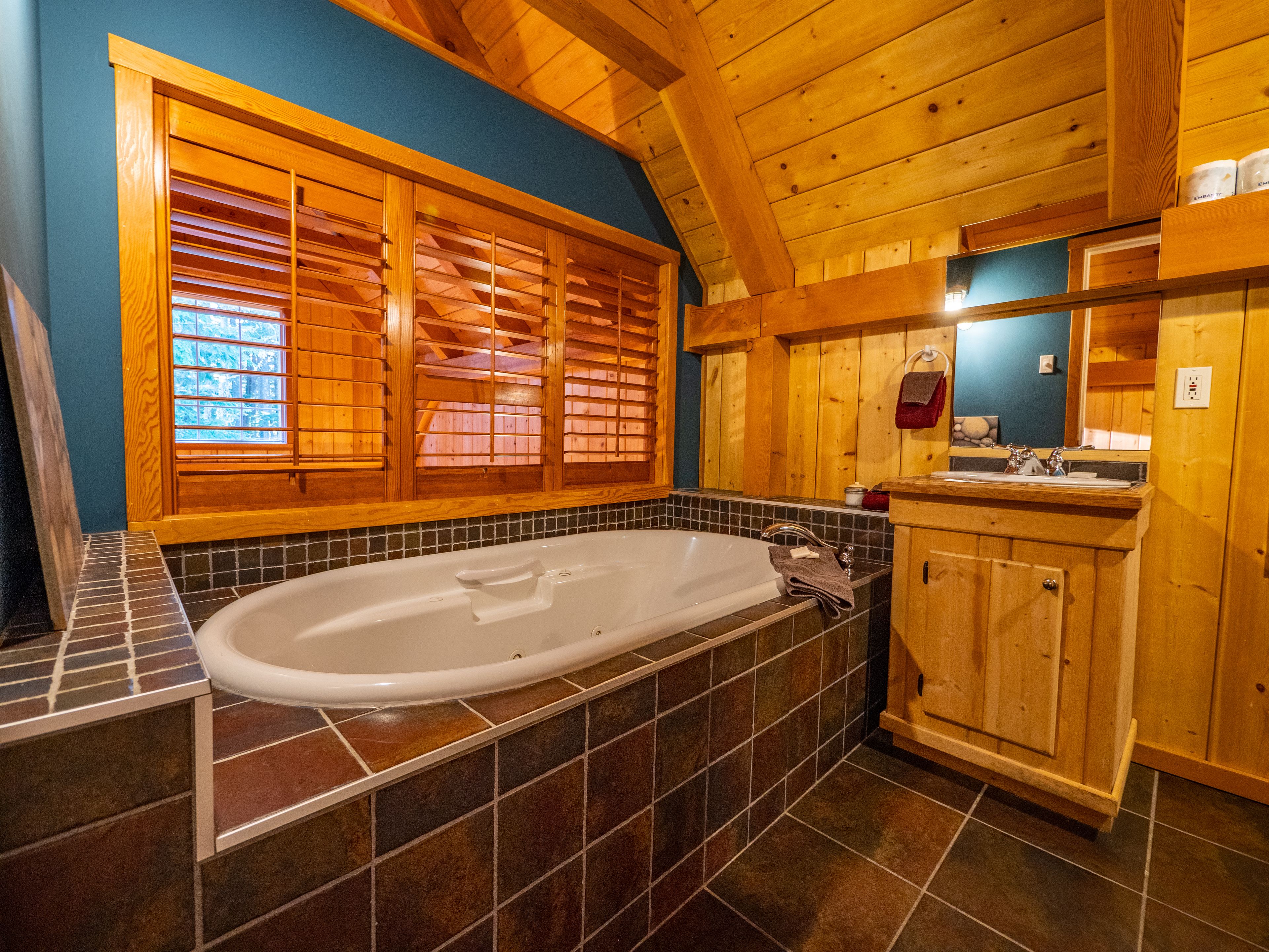 cabin, 2 bedrooms (starboard side) | deep-soaking bathtub