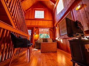 Cabin, 2 Bedrooms (Port Side) | Living area