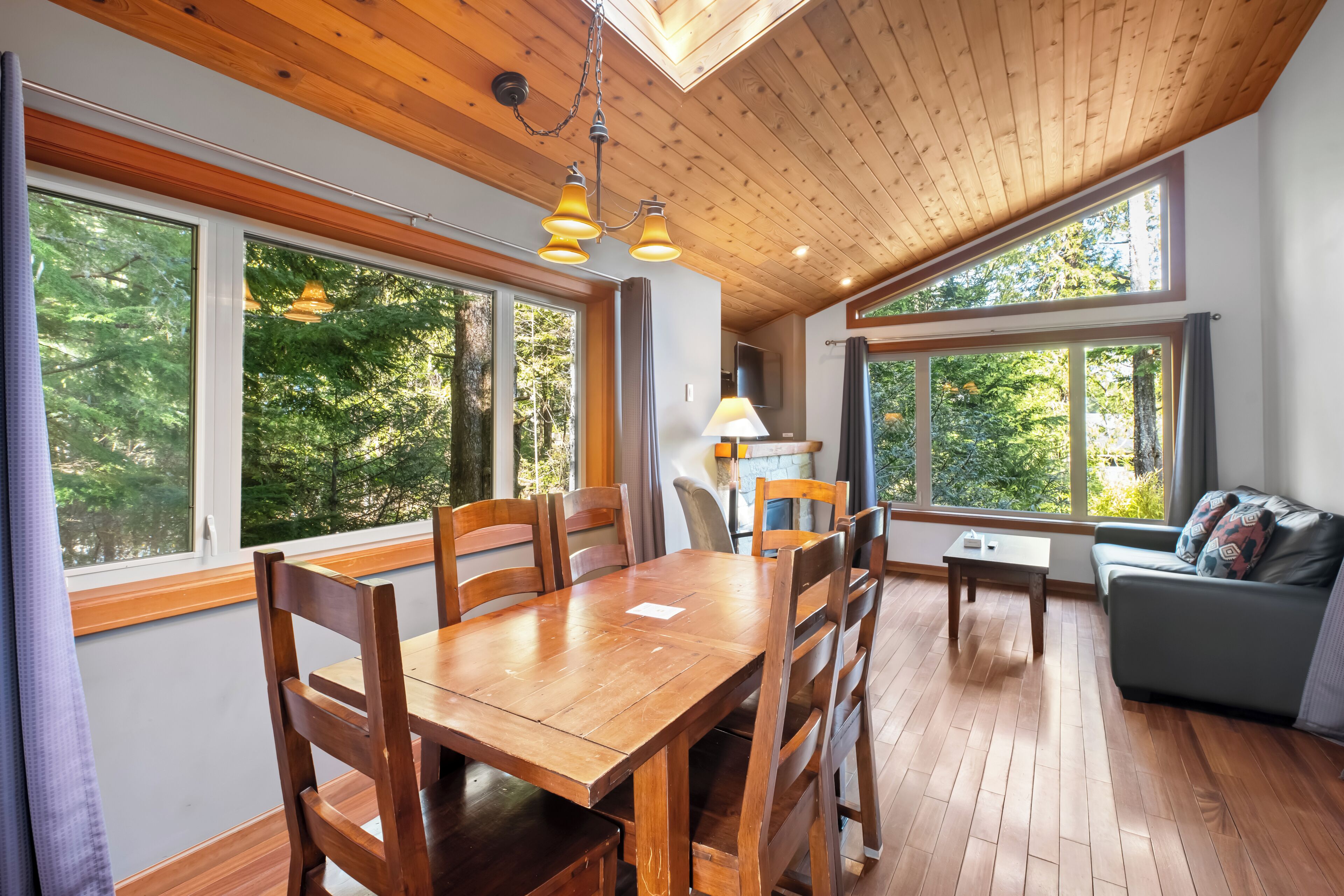 Cabin, 2 Bedrooms (Rainforest Upper Canopy) | Living area