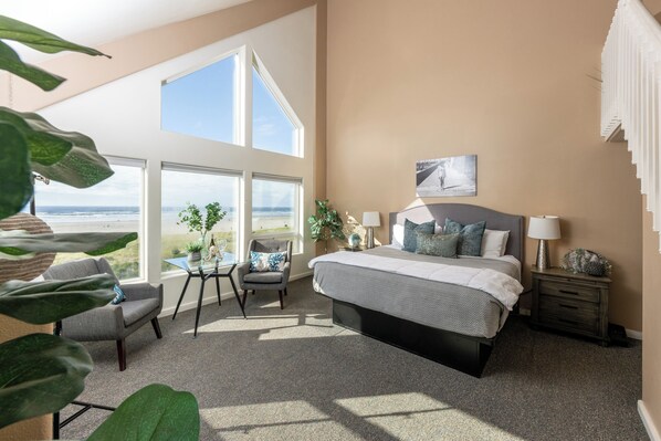 Oceanfront Penthouse Suite - 2 Bed, Jetted Tub, Fireplace - Not Pet Friendly | Beach/ocean view