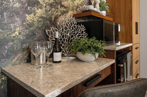 Decoración personalizada, muebles diferentes y wifi gratis 