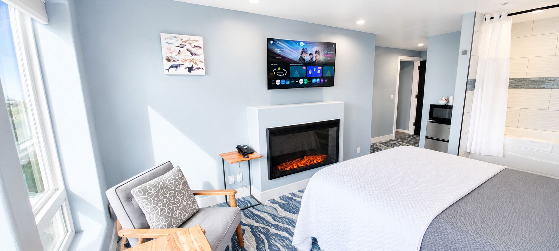 Queen Oceanfront Spa Room, Fireplace - Not Pet Friendly | WiFi (free), individually decorated, individually furnished, bed sheets