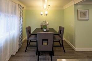 2 Bedroom Luxury Townhome, Fireplace, Kitchen - Not Pet Friendly | Dining room - Seaside Oceanfront Inn (Seaside)