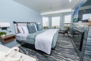 Oceanfront King Bed Jetted Tub - No Pets | Beach/ocean view - Seaside Oceanfront Inn (Seaside)