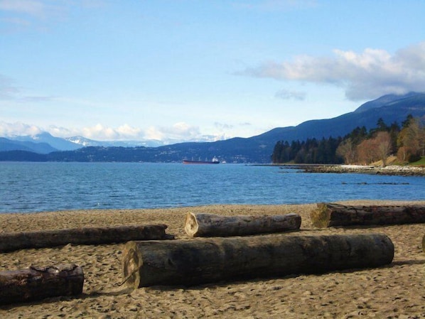 Beach nearby - English Bay Hotel (Vancouver)