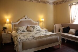 Wisteria and Jasmine Room - Maids Quarters | 1 bedroom, Egyptian cotton sheets, premium bedding, pillow-top beds - Collingrove Homestead (Angaston)