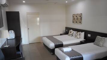 Bureau, chambres insonorisées, fer et planche à repasser, Wi-Fi gratuit