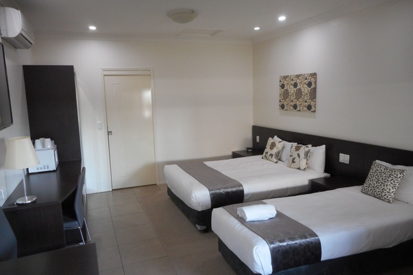 Twin Room | Desk, soundproofing, iron/ironing board, free WiFi