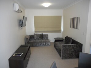 Family Suite | Living room - Injune Motor Inn (Injune)