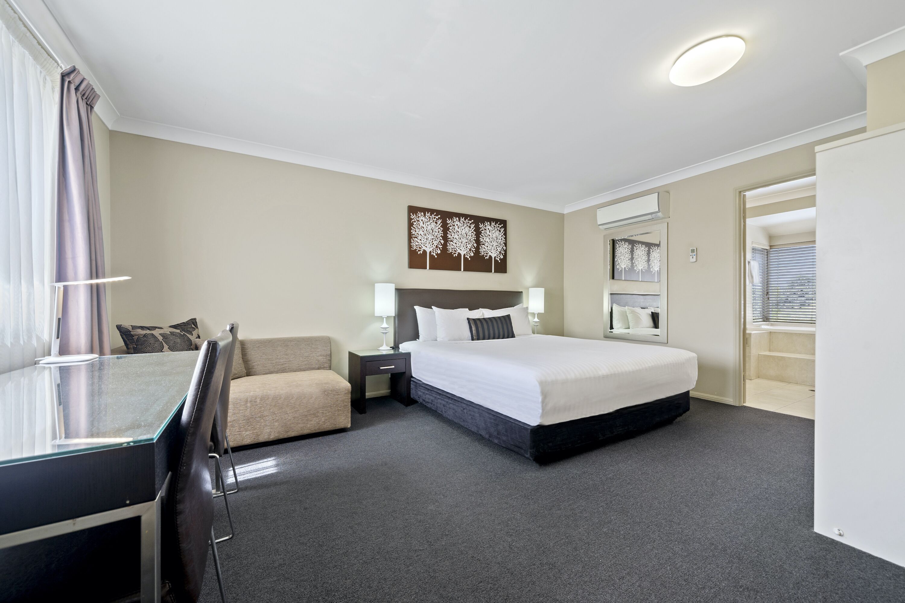 king suite | premium bedding, pillow-top beds, minibar, in-room safe