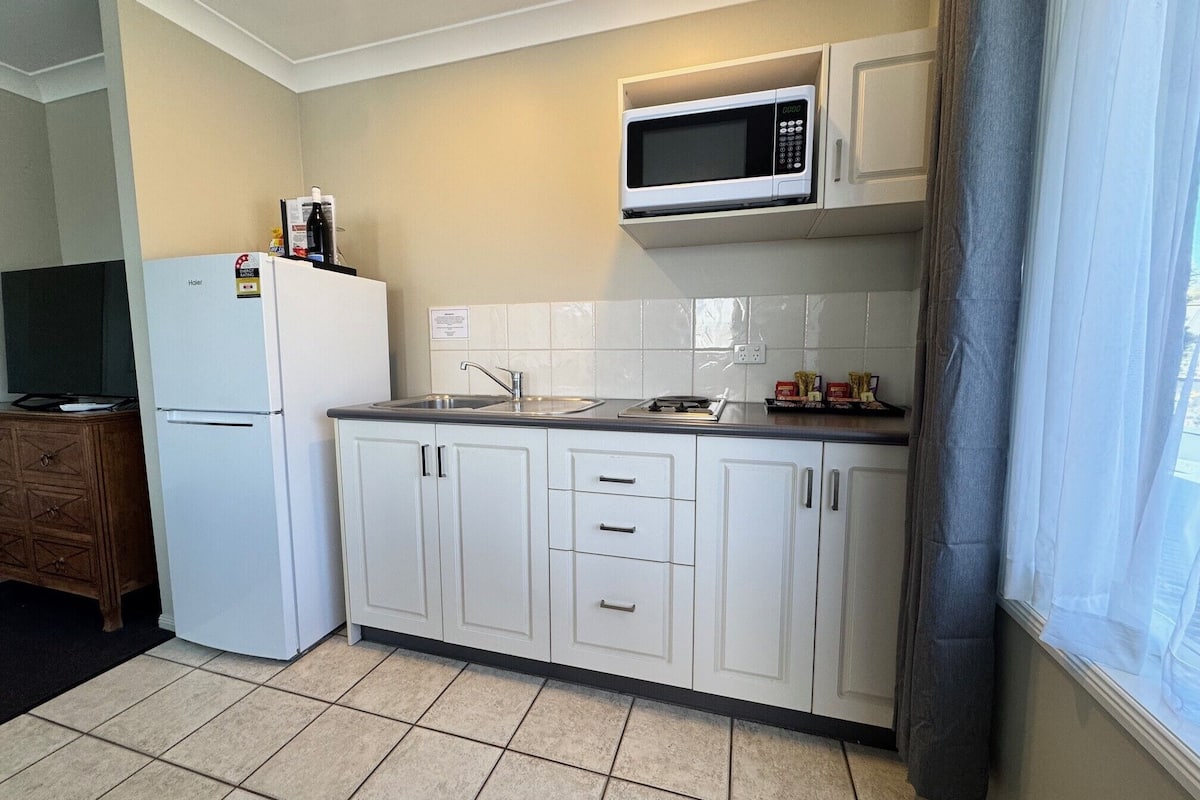 2 bedroom apartment | private kitchen | mini-fridge, microwave, coffee/tea maker, electric kettle
