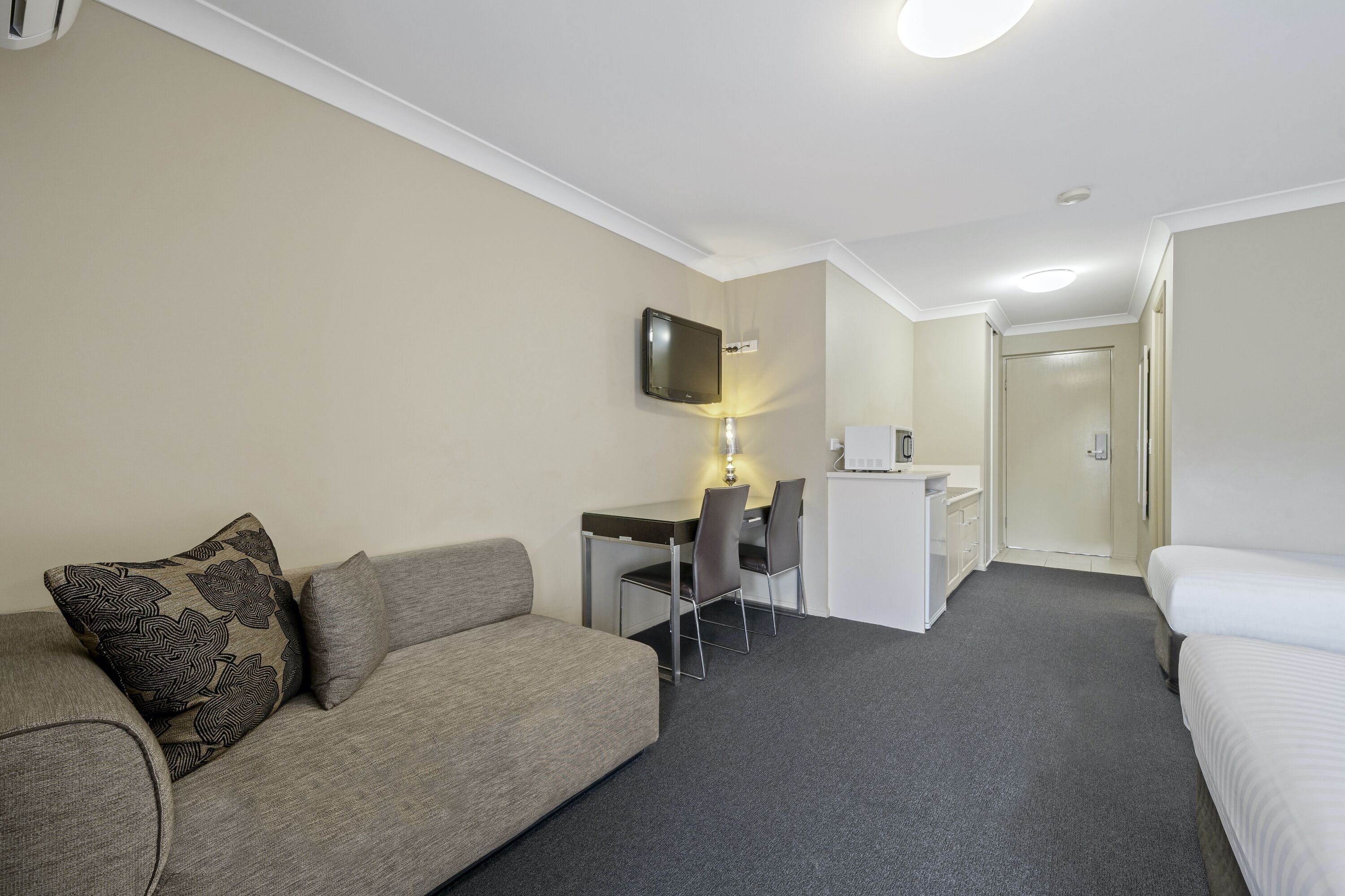 deluxe twin | premium bedding, pillow-top beds, minibar, in-room safe