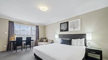 King Spa Suite | Premium bedding, pillowtop beds, minibar, in-room safe