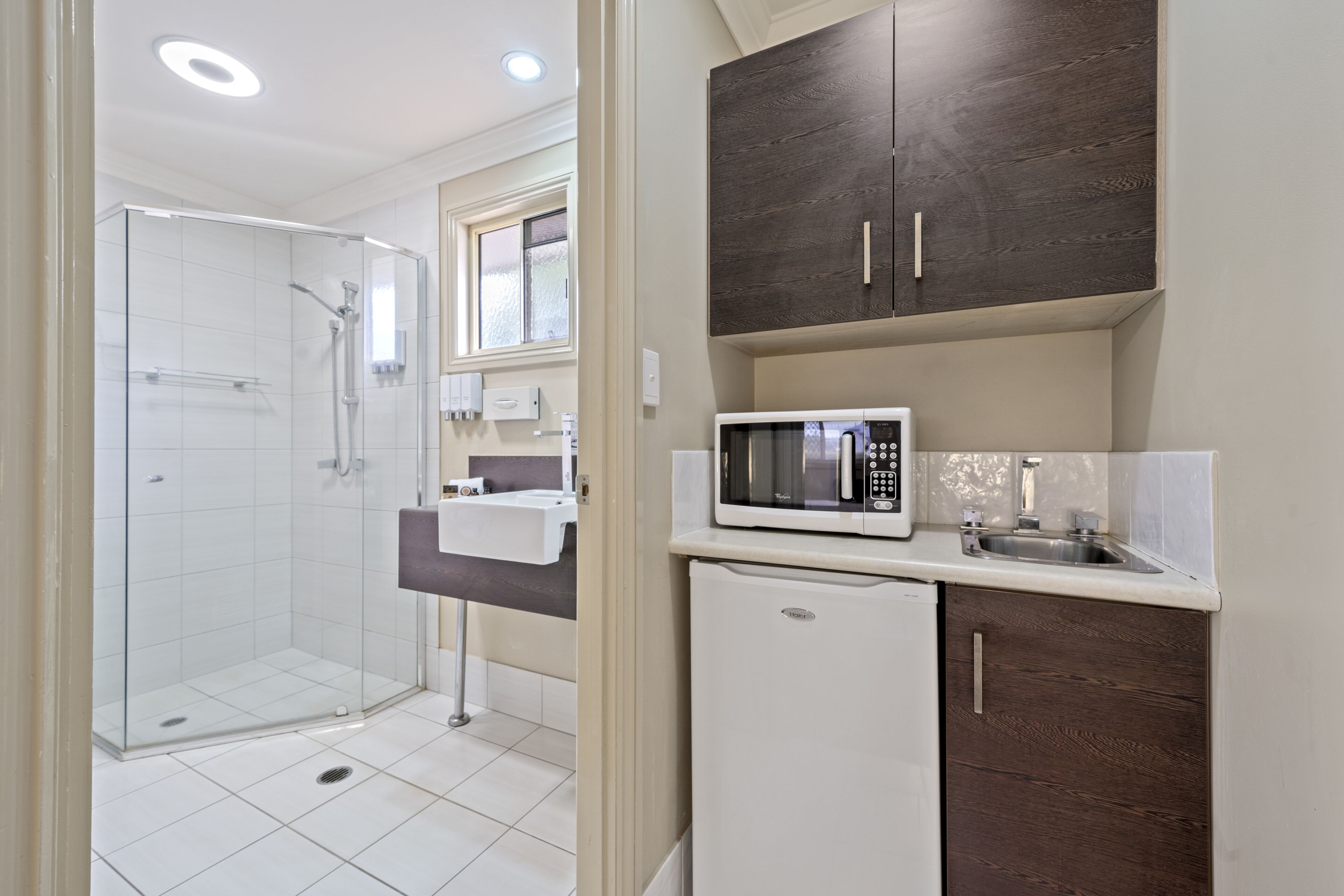 executive queen | private kitchen | mini-fridge, microwave, coffee/tea maker, electric kettle