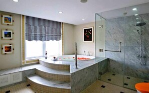Bathtub, free toiletries, hair dryer, bathrobes - Vietsovpetro Hotel (Da Lat)