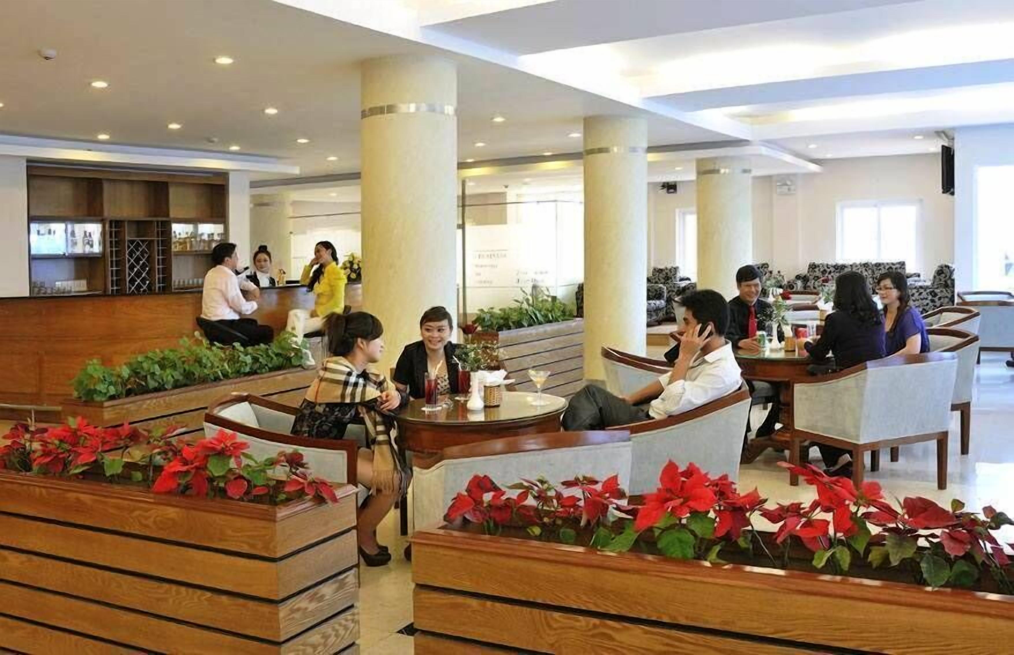 Bar ở tầng thượng 