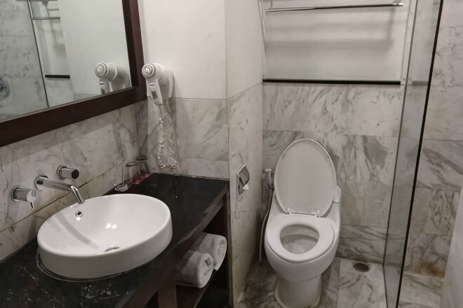 Bathroom | Shower, rainfall showerhead, free toiletries, hair dryer