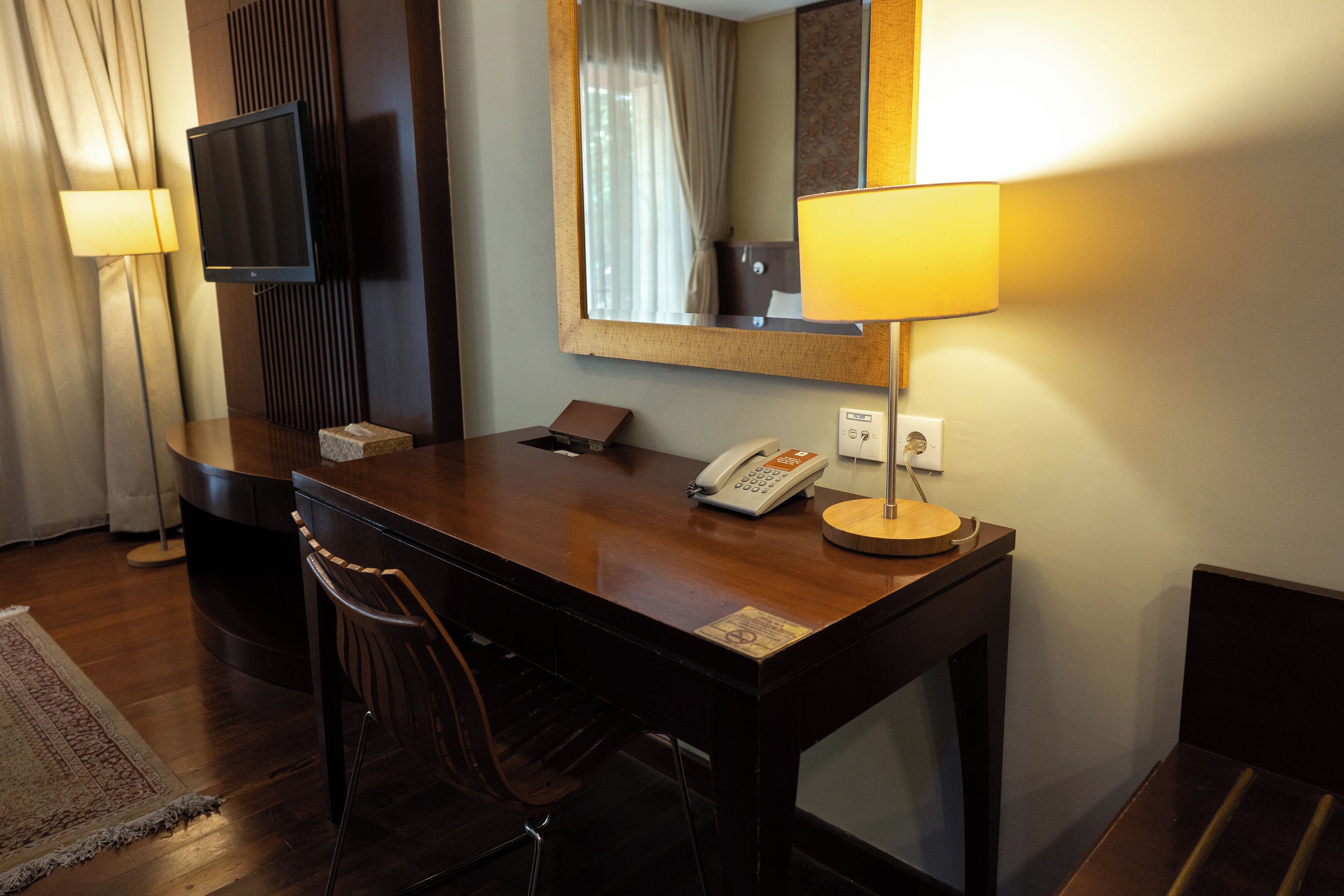 1 bedroom, in-room safe, desk, iron/ironing board