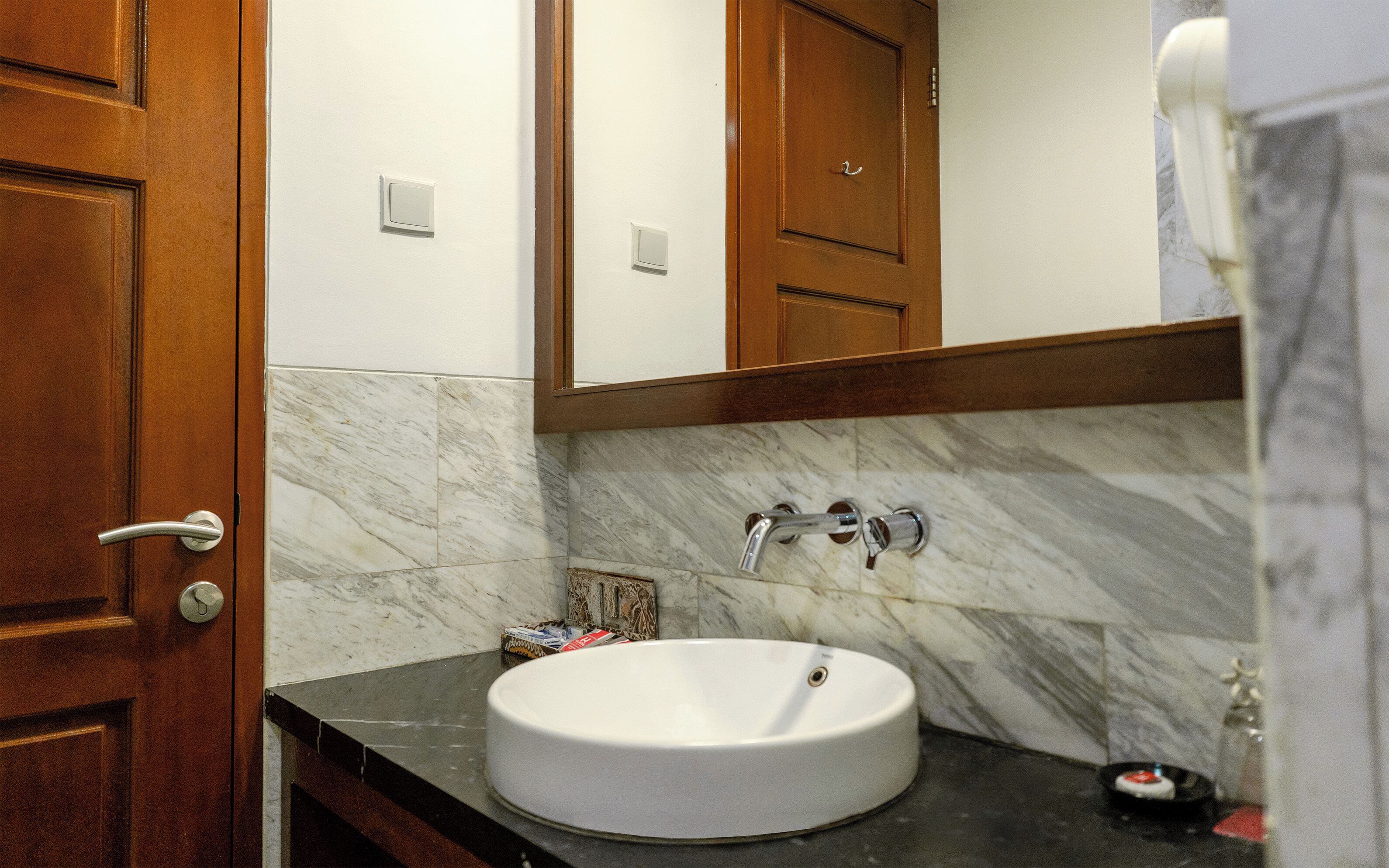 shower, rainfall showerhead, free toiletries, hair dryer