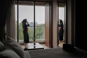 In-room safe, desk, iron/ironing board, free WiFi - House Sangkuriang (Bandung)