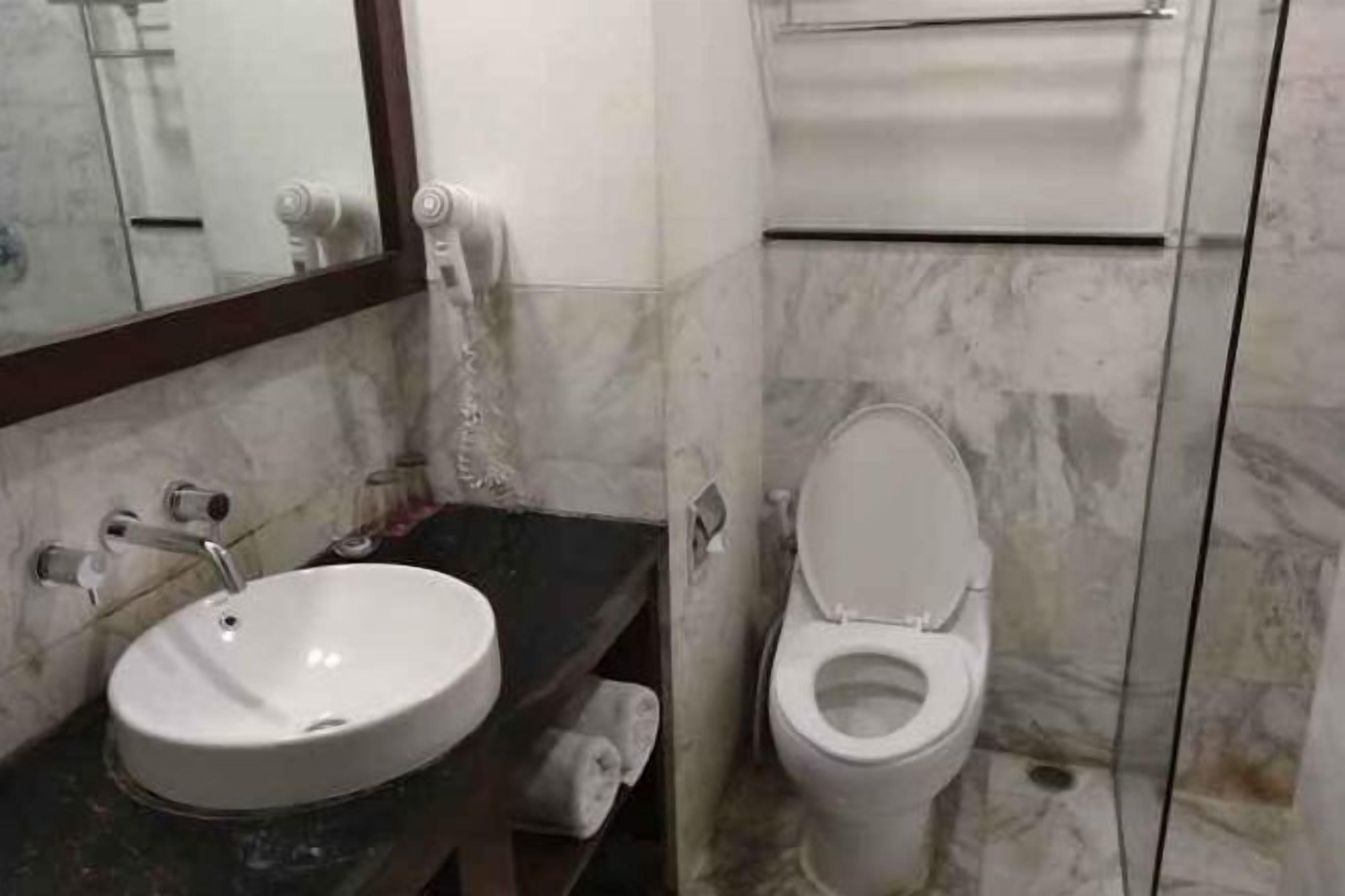 シャワー、レインフォールシャワー、バスアメニティ (無料)、ヘアドライヤー