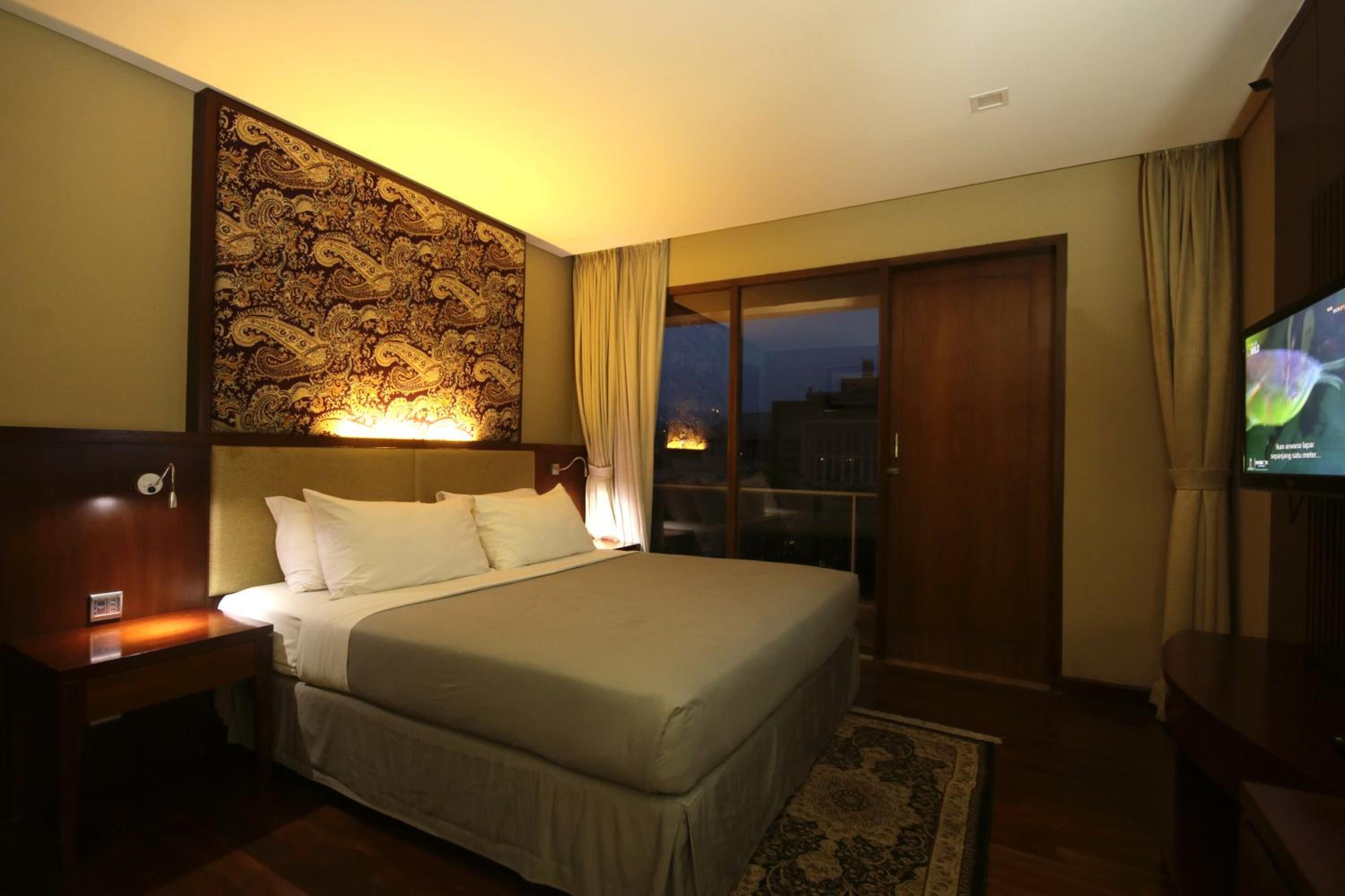 1 bedroom, in-room safe, desk, iron/ironing board