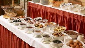 Frokostbuffé hver dag (mot et tillegg)