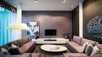 2 bedrooms, premium bedding, memory-foam beds, individually decorated