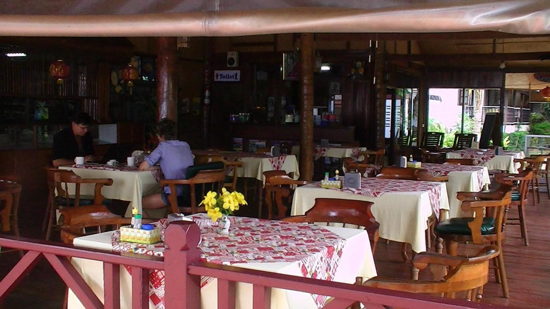 breakfast, lunch and dinner served