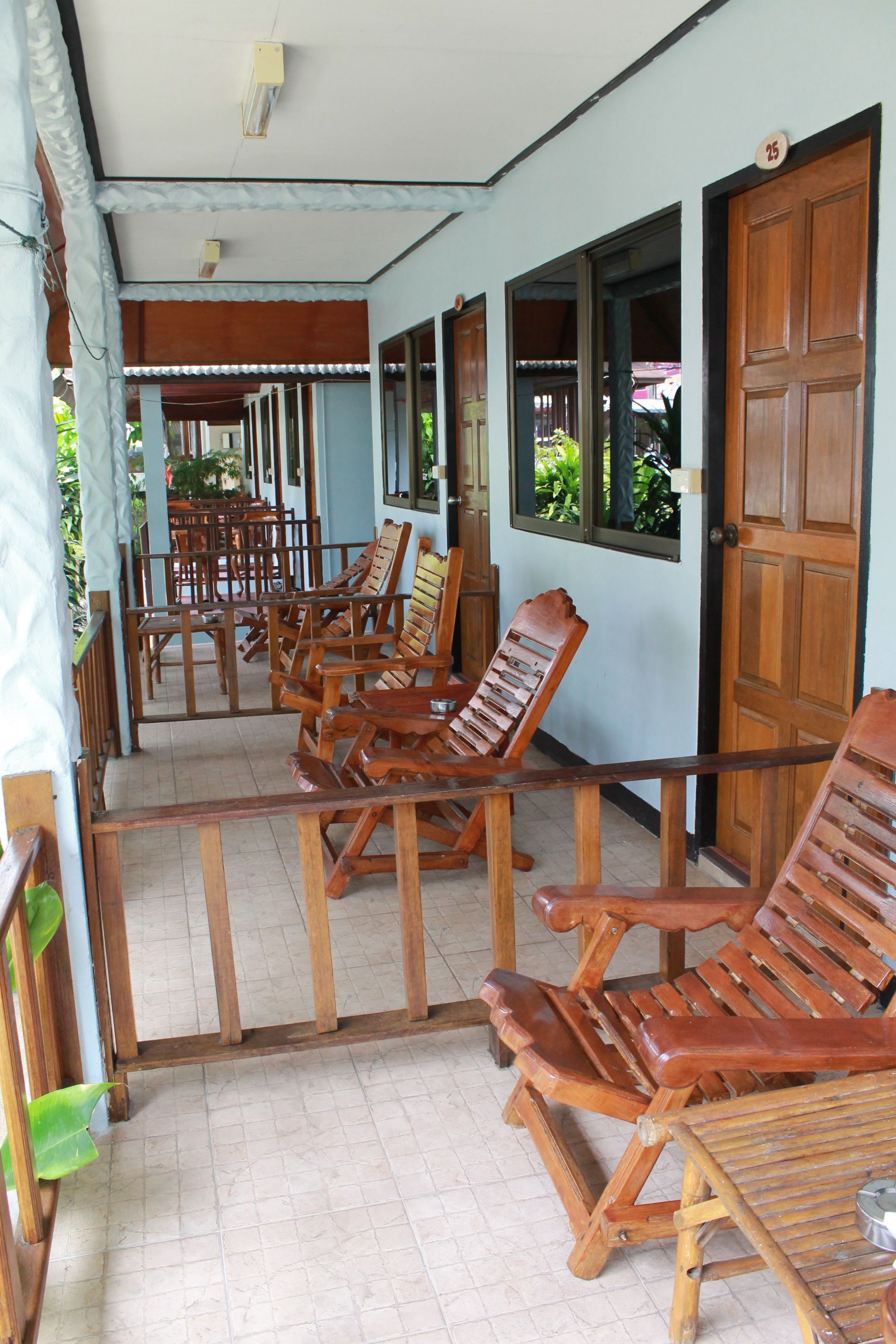 superior bungalow garden view | porch